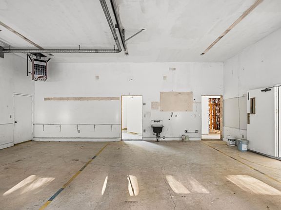 3rd image of 5148 Main Ave