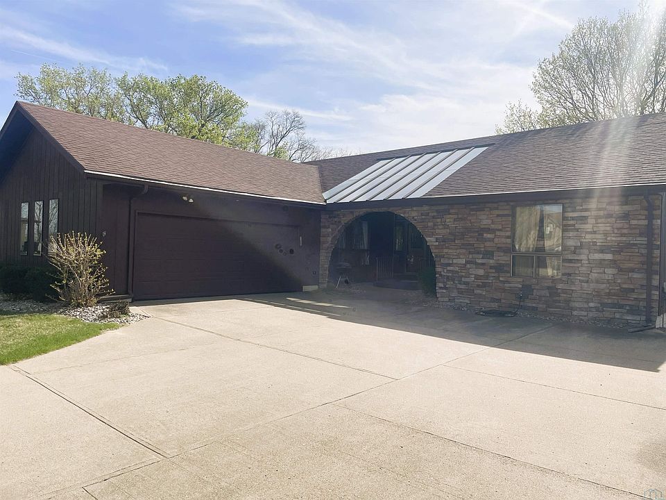 2nd image of 1620 Hiawatha Trl