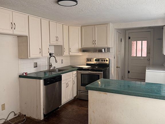2nd image of 108 W Summit Ave
