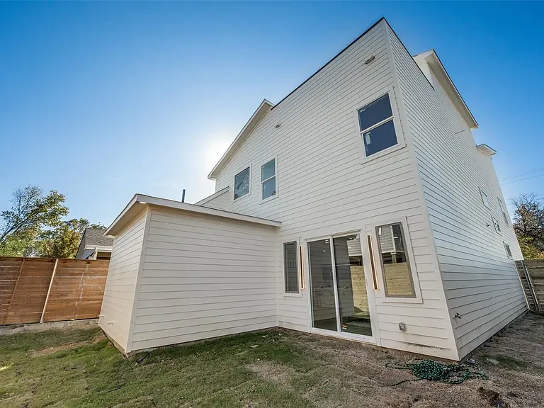 3434 Navaro St — Photo 3