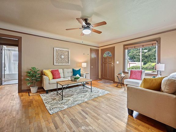 5th image of 1363 Thurston Ave NE