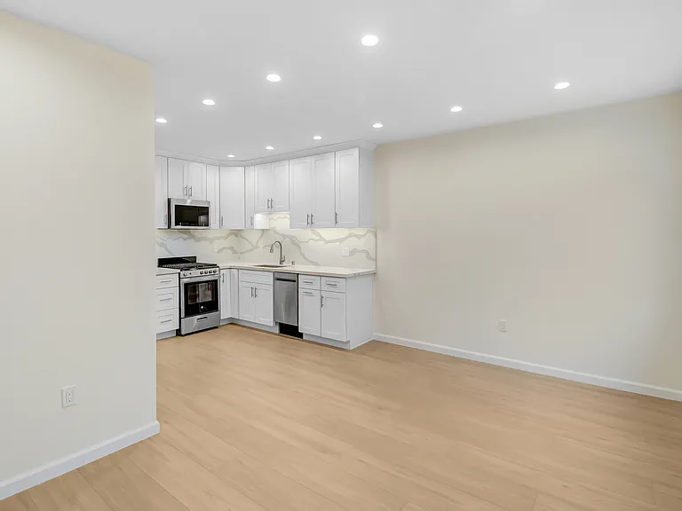 1011 E Angeleno Ave — Photo 6