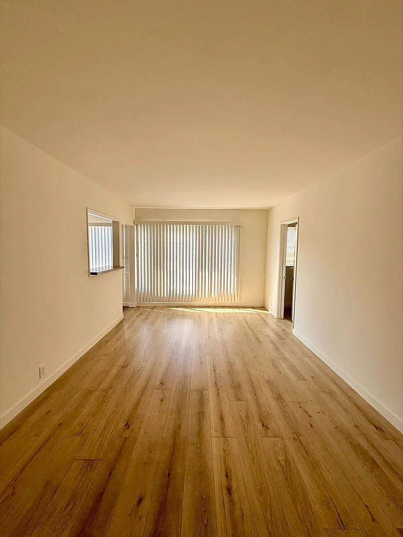 139 & 143 N. Mariposa Ave. — Photo 2