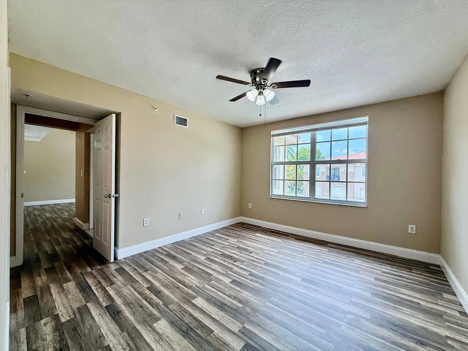 1 bed, 1.0 bath, 787 sqft, $1,895 — Photo 4