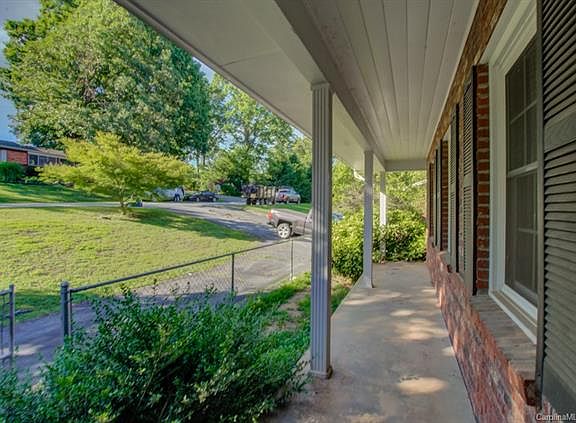 4th image of 203 Dixon Dr