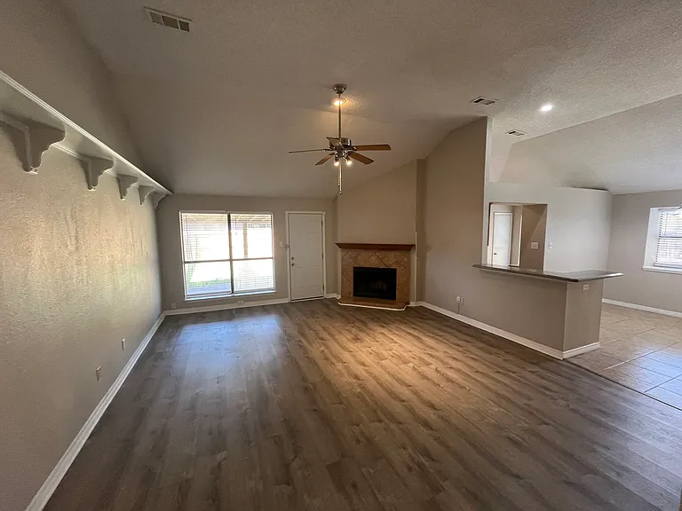 2405 Brookside Dr — Photo 2