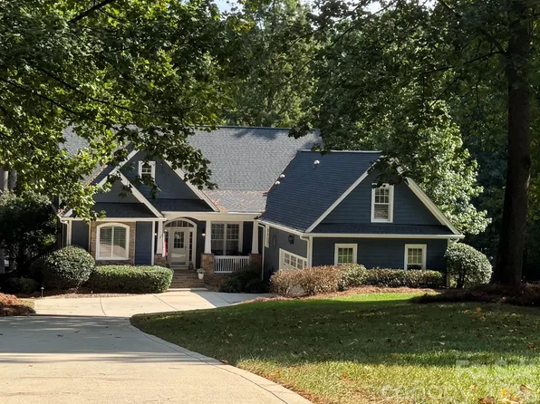 9040 Fair Oak Dr, Sherrills Ford, NC 28673