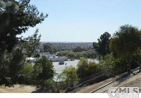 3rd image of 1521 Sunnyhill Dr