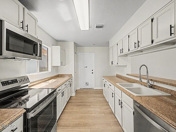3rd image of 4030 W Norwood St