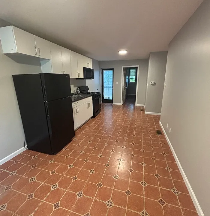 1099 Hollins St #1
