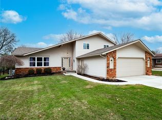 17104 Hawks Lookout Ln, Strongsville, OH 44136