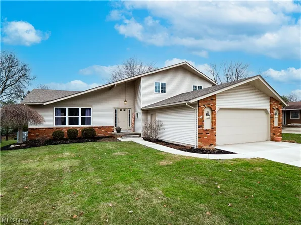 17104 Hawks Lookout Ln, Strongsville, OH 44136
