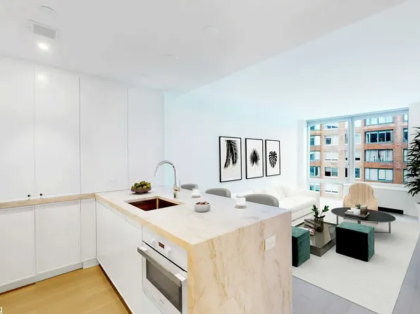 212 W 72nd St #10E, New York, NY 10023