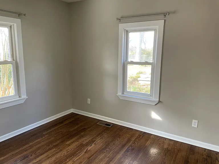 2110 Creighton Ave — Photo 8