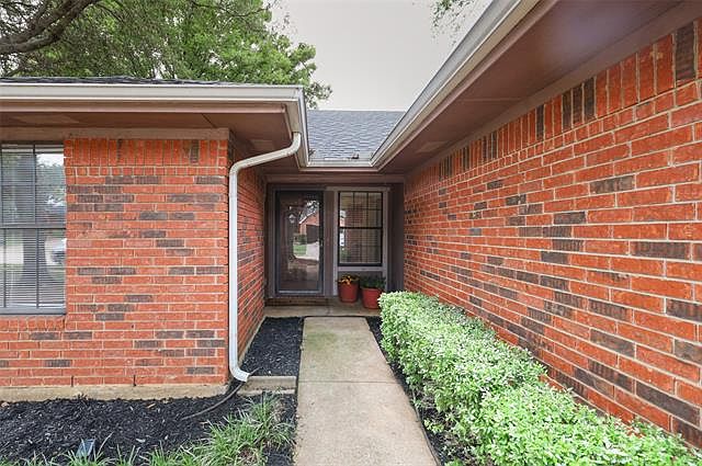 1st image of 2708 Skyview Dr