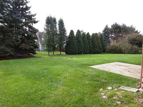 3rd image of 3012 Bonnie Brae Cres