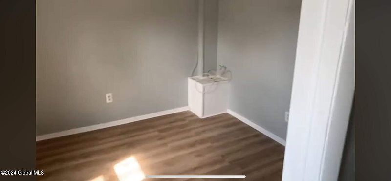 5th image of 492 Washington Avenue