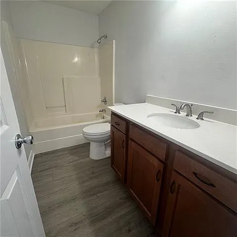1600 Newport Pl #4 — Photo 7