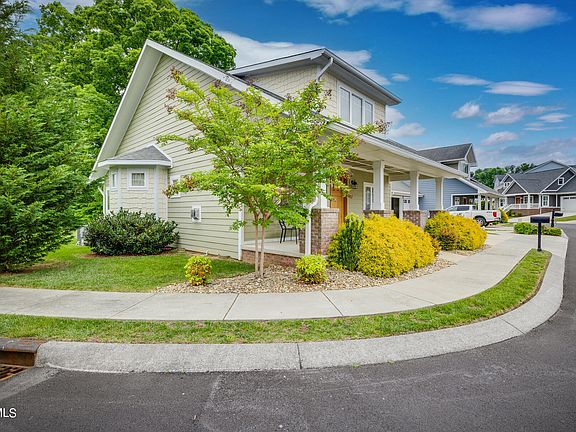 4th image of 394 Princeton Gdns