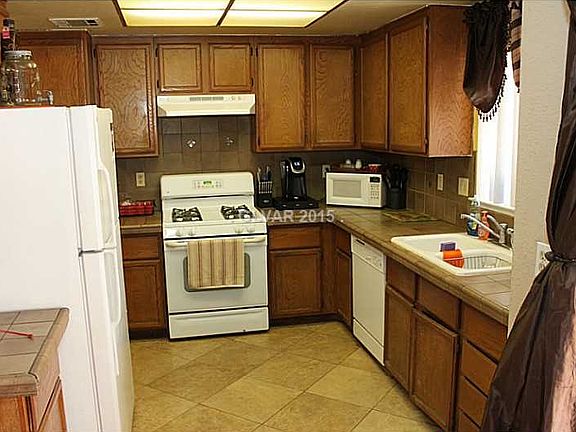 4th image of 1439 Foxglove Dr