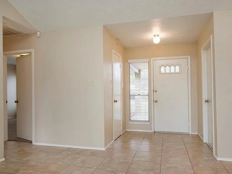 5815 Heather St — Photo 3