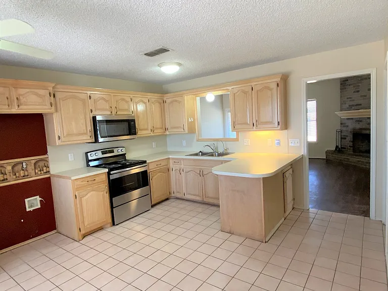 6845 Iola Ave — Photo 6