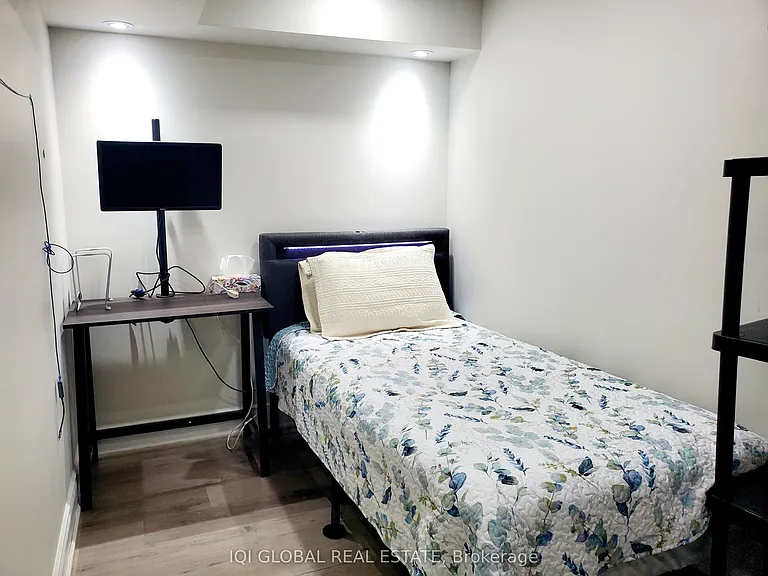 1332 Basswood Cres #BASEMENT — Photo 5