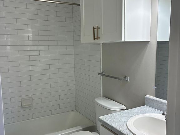 3rd image of 7820 Las Olas Blvd