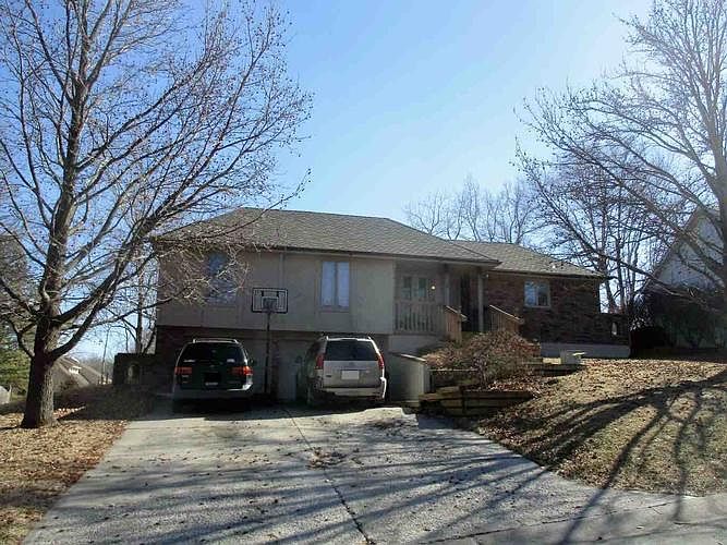 1st image of 209 NW Redwood Ct