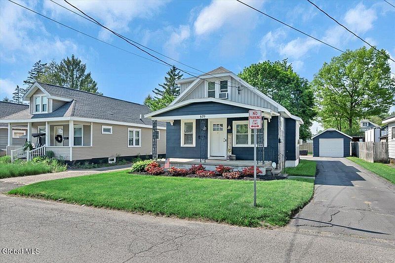 2nd image of 639 Poutre Avenue