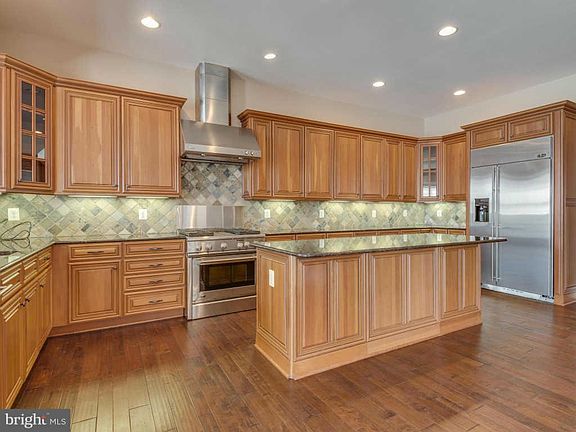 4th image of 43575 World Woods Ct