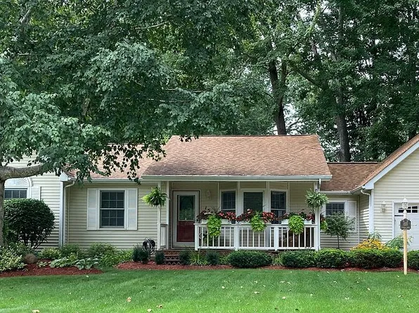 155 Schram Ct, Lake Orion, MI 48362