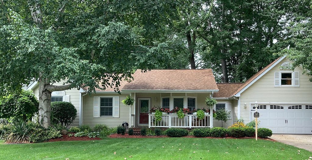 155 Schram Ct - Property Image