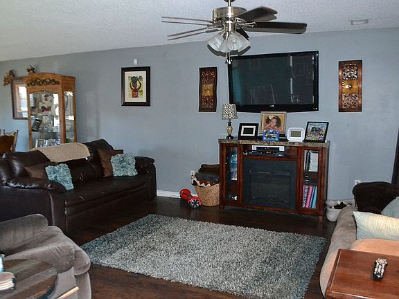 2nd image of 4506 Jamaica Pl
