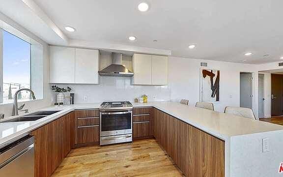 4th image of 1143 Glenville Dr #303