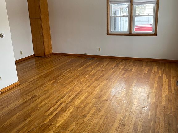 3rd image of 165 W 9th St