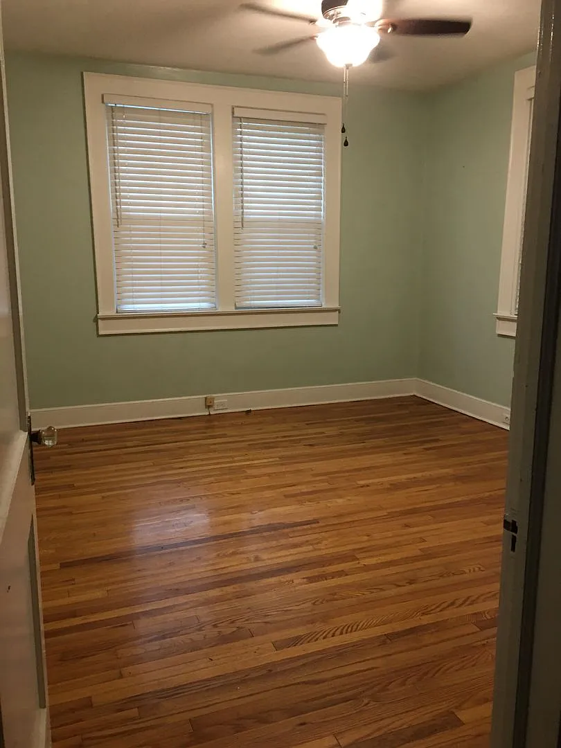 4 Bedrooms and 3 Full Baths House plus garage apartment — Photo 2