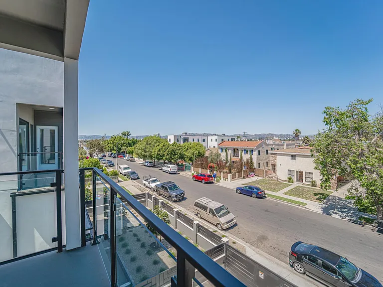 4526 1/2 Saint Charles Pl — Photo 47