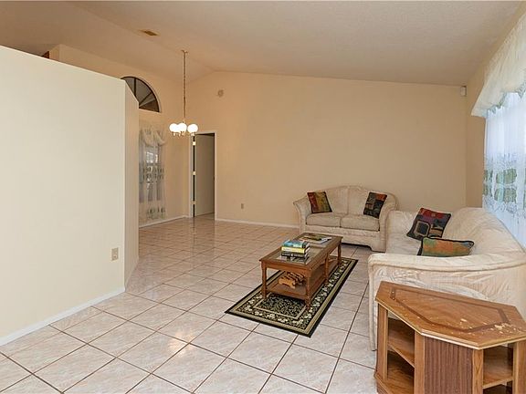 4th image of 7038 Kensington High Blvd