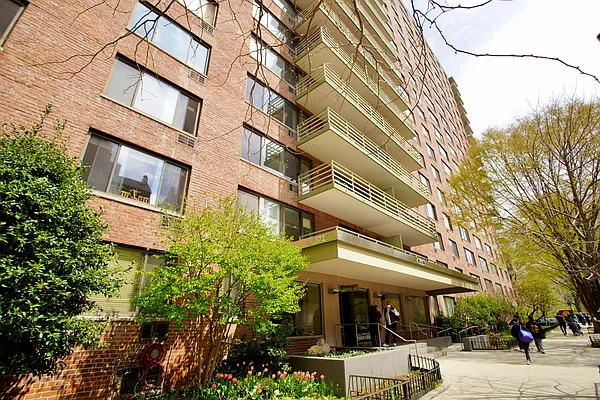 Rented by REALTY ONE GROUP FIRST | media 24