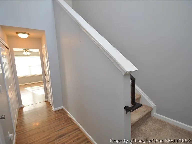 202 Thorncrest Dr — Photo 2