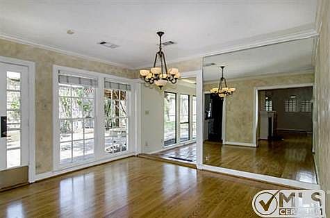 5th image of 4528 Mockingbird Ln