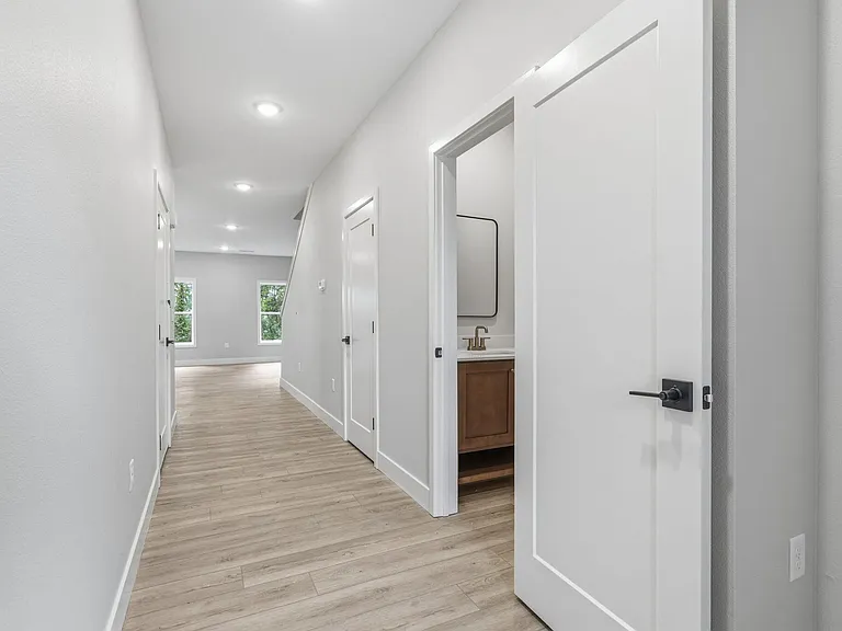 2175 W Parkview Ave — Photo 6