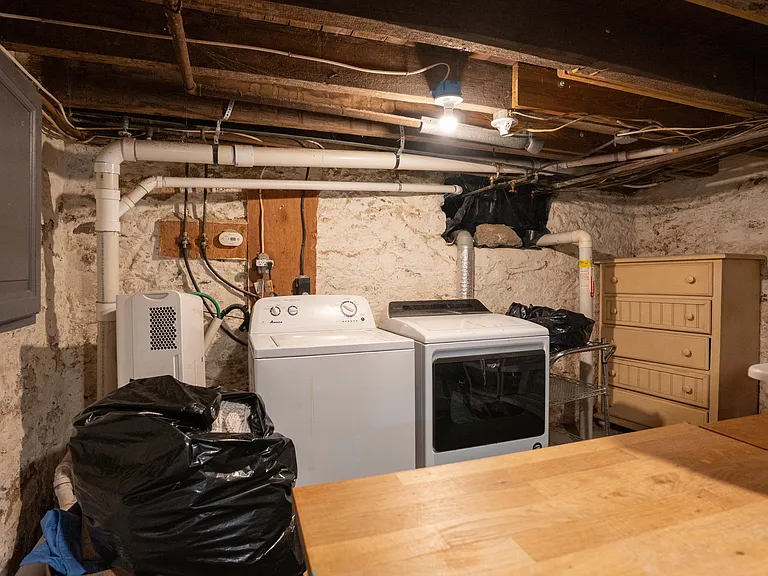 203 Dupont St — Photo 24