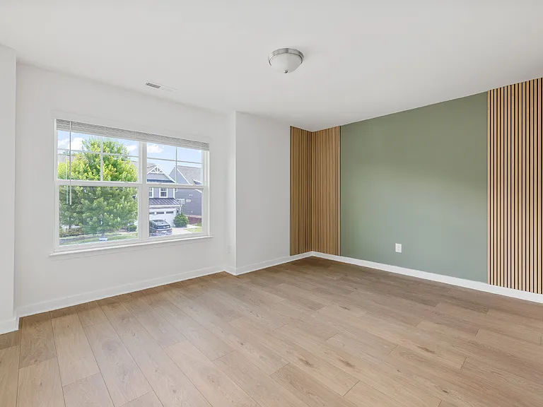 1069 Pennington Dr — Photo 34
