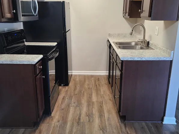 Lone Star Apartments