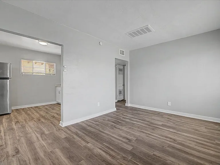 2116 N Forgeus Ave #B — Photo 5