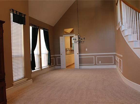 5th image of 1110 Lakewood Dr