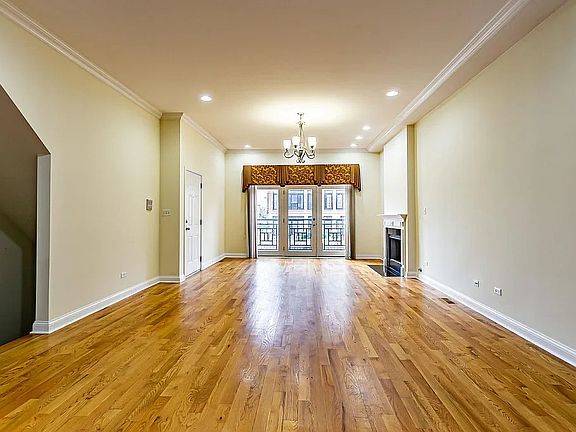 5th image of 2355 W Harrison St APT 1