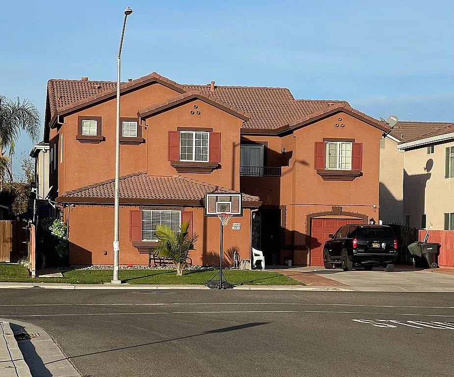 1045 Montelena Ave photo 1